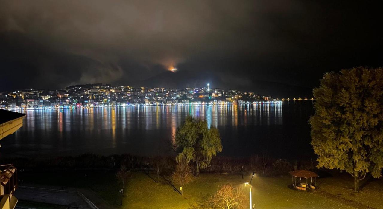 Swan Lake Front Apartment Kastoria Exterior foto