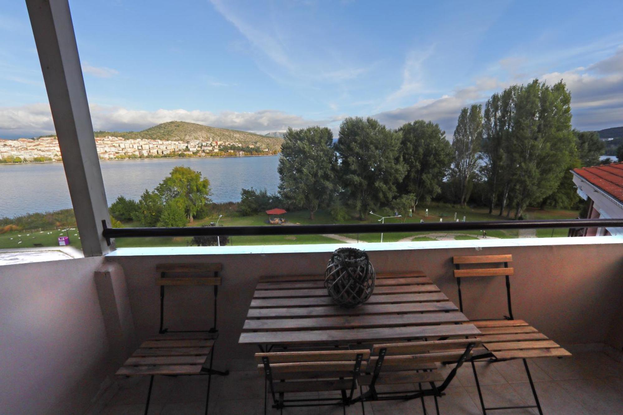 Swan Lake Front Apartment Kastoria Exterior foto